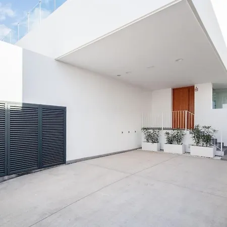 Luxury La Mia With Heated Pool Vila *